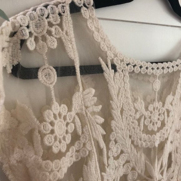 Fitted lace top - Picture 2 of 3